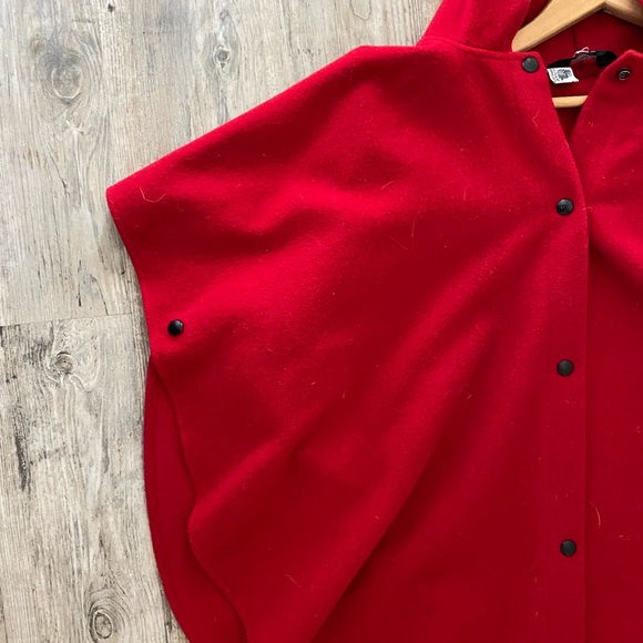 Wool Cape - Picture 4 of 4